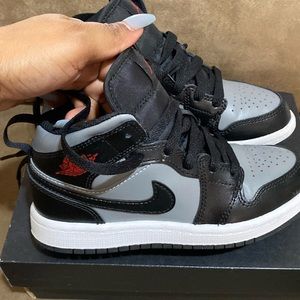 Jordan 1 mid